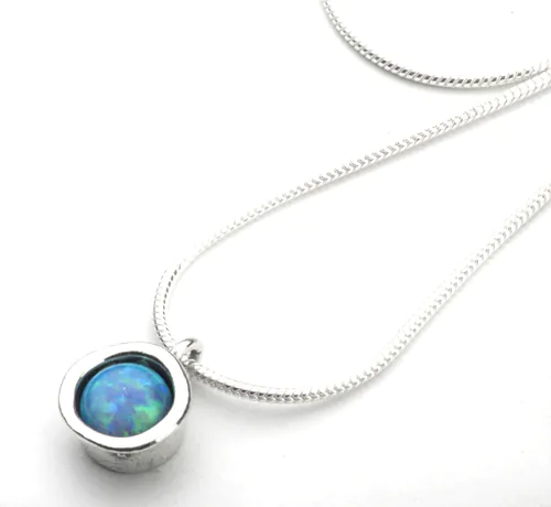 simple pretty pendant with round opal