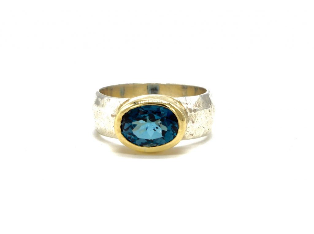 9ct gold blue topaz ring