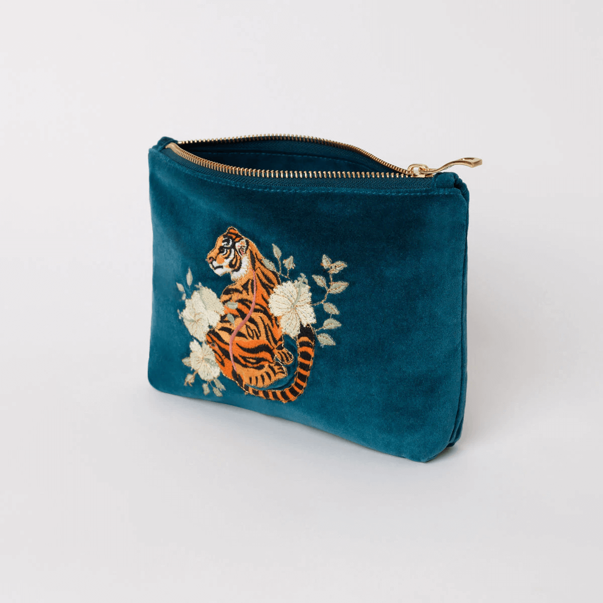 tiger-rich-blue-velvet-makeup-bag-002