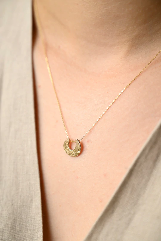 9ctGoldMoltenCurveSliderPendantNecklace2_1sml_540x