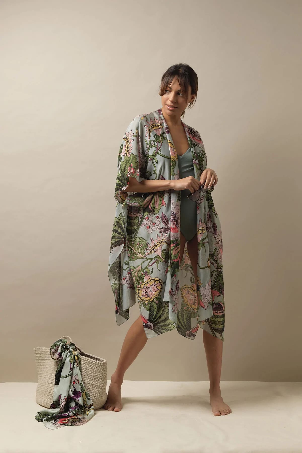 EccentricBloomsPuttyThrowover_2_1800x1800