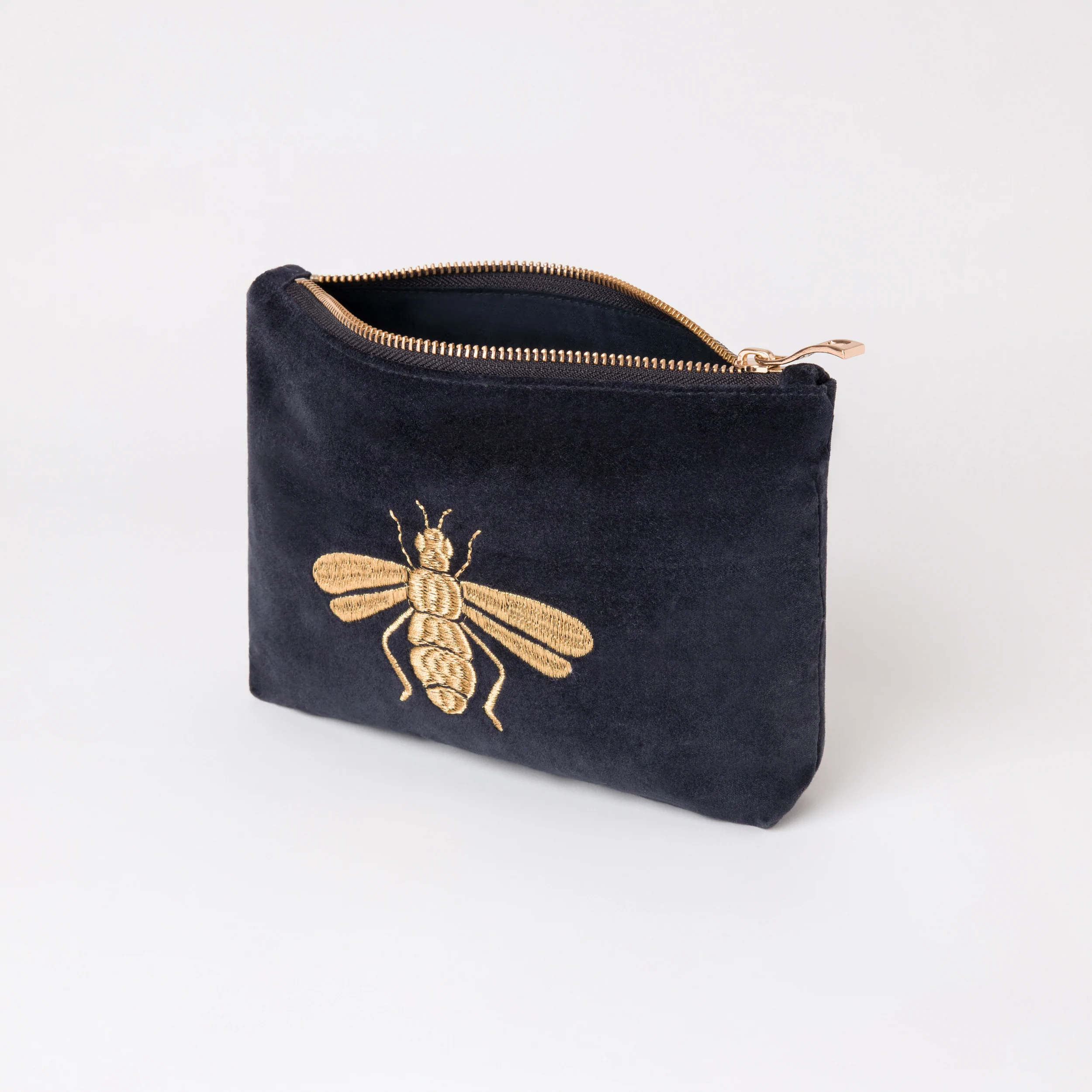 honey-bee-charcoal-mini-pouch-002