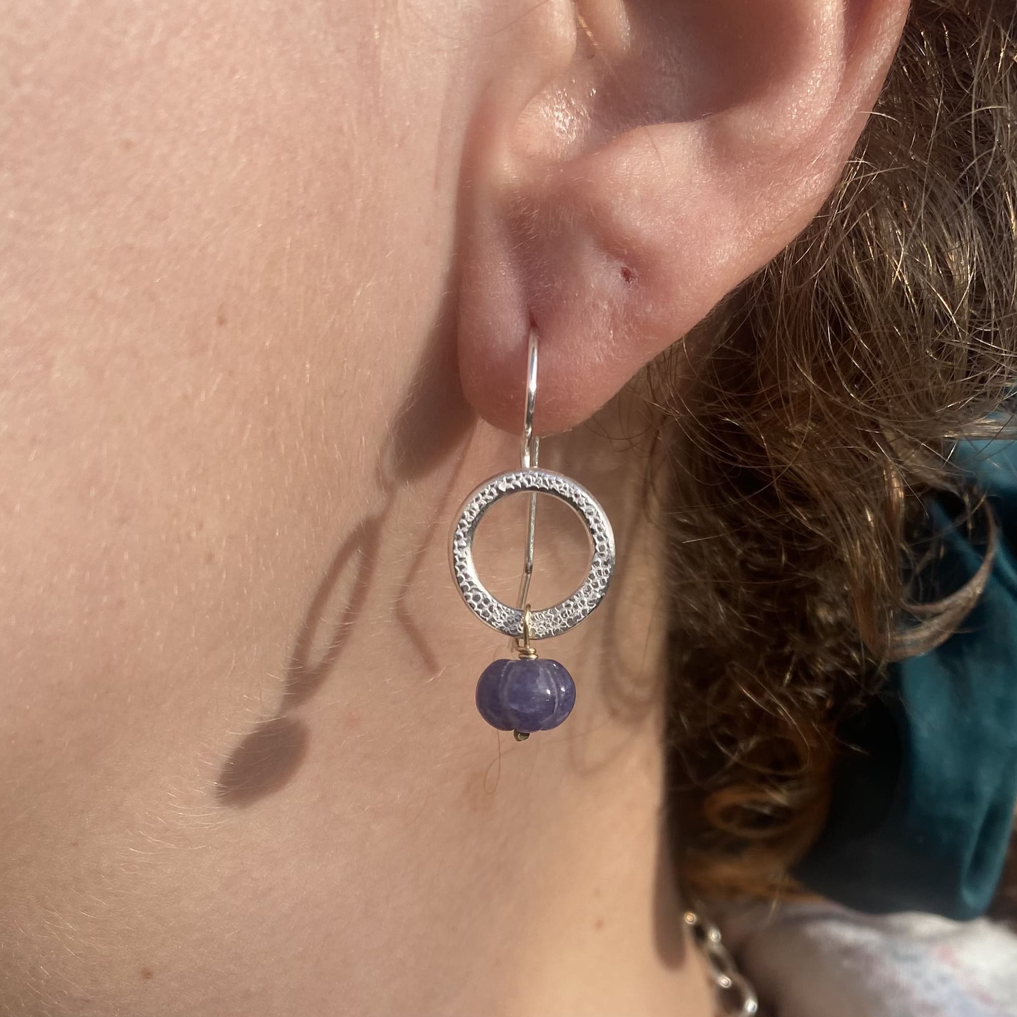 Adele_Taylor_carved_blue_sapphire_earring