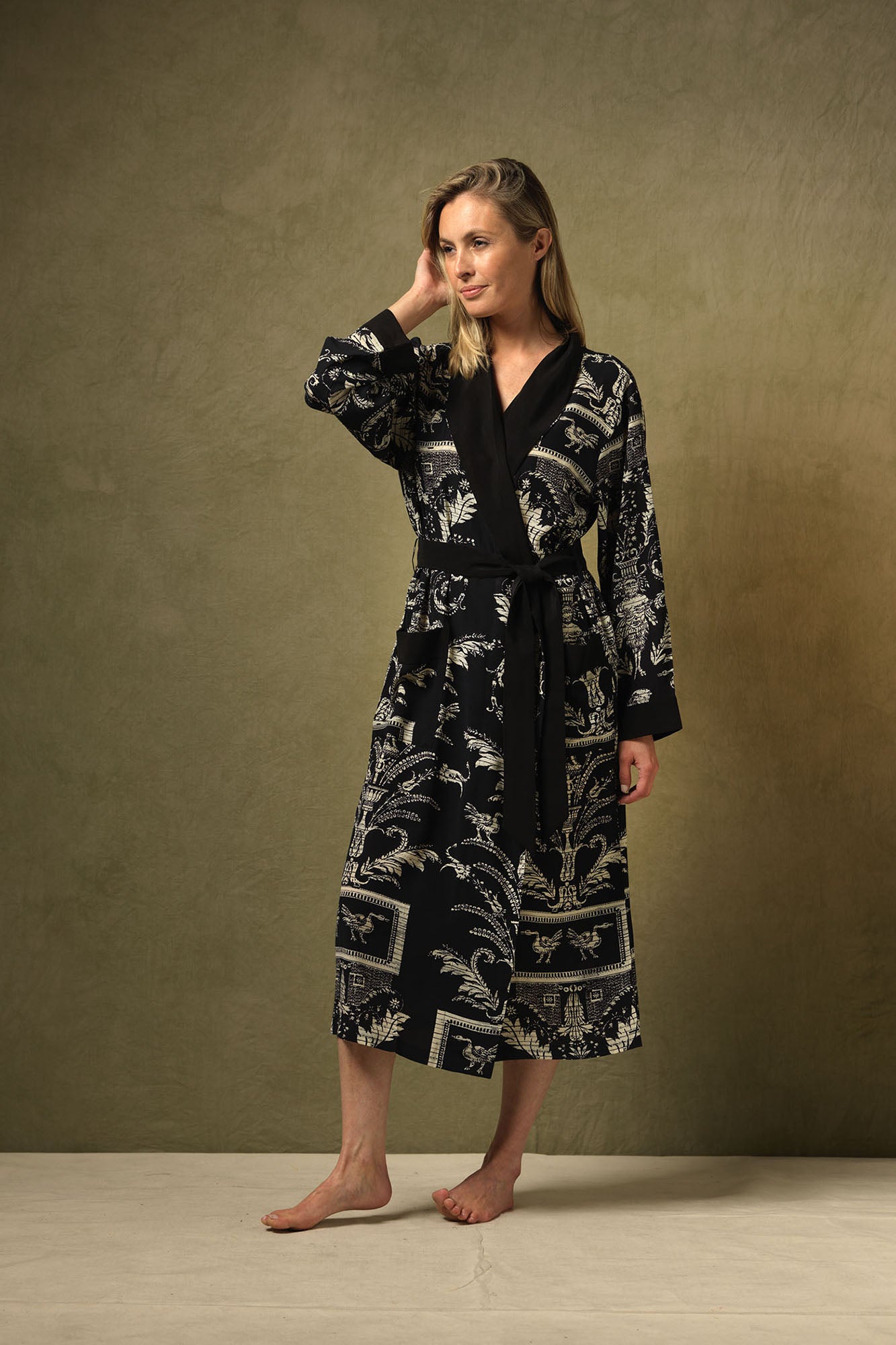 VintageDamaskBlackGown_1