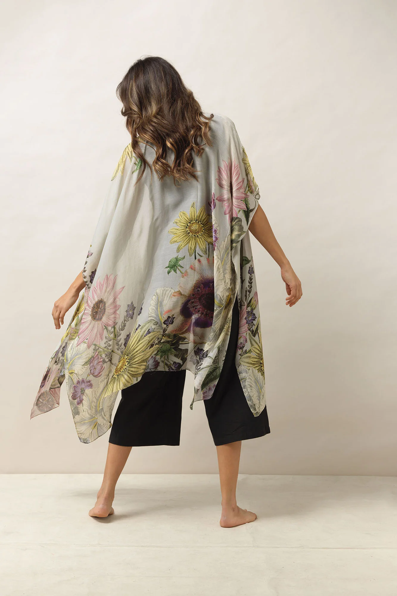 Daisy-Stone-Throwover-1