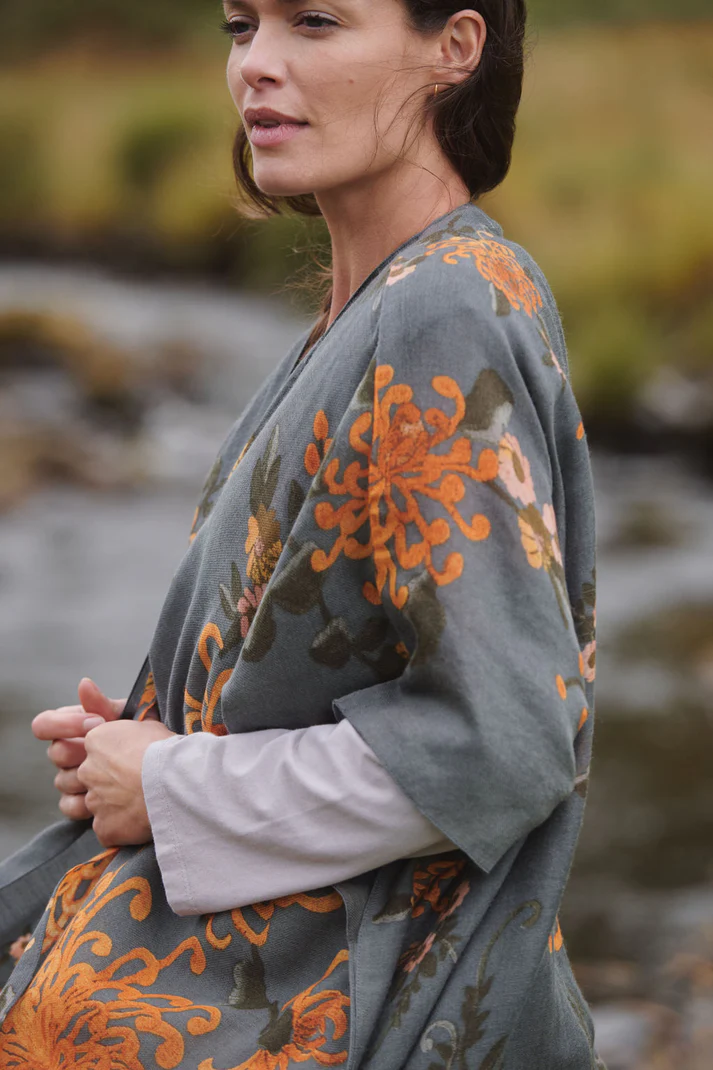 Chrysanthemum-Grey-Wool-Throwover_1