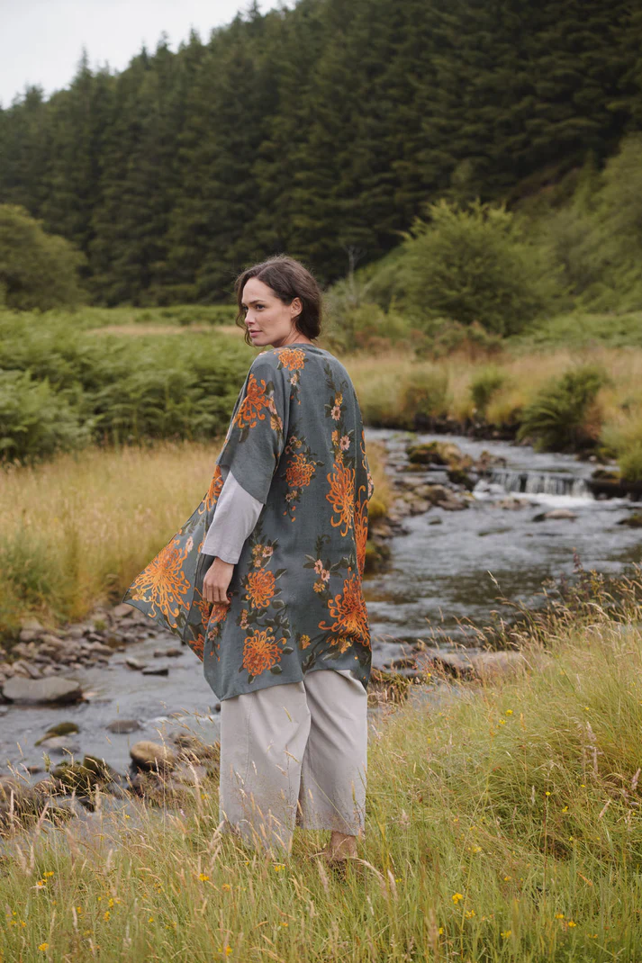 Chrysanthemum-Grey-Wool-Throwover_3