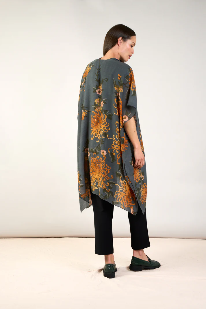 Chrysanthemum_Grey_Wool_Throwover_4