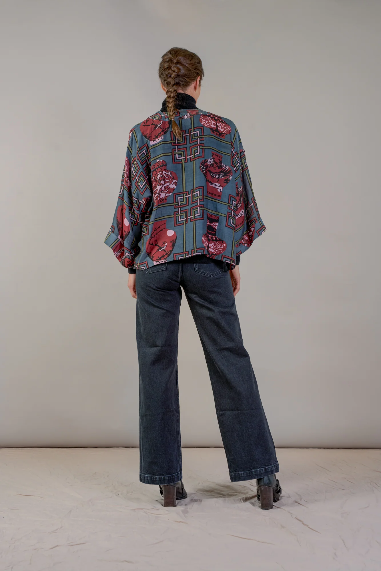 Ginger-Jar-Kimono_2_effadc74-887c-4581-916a-35e32514febd