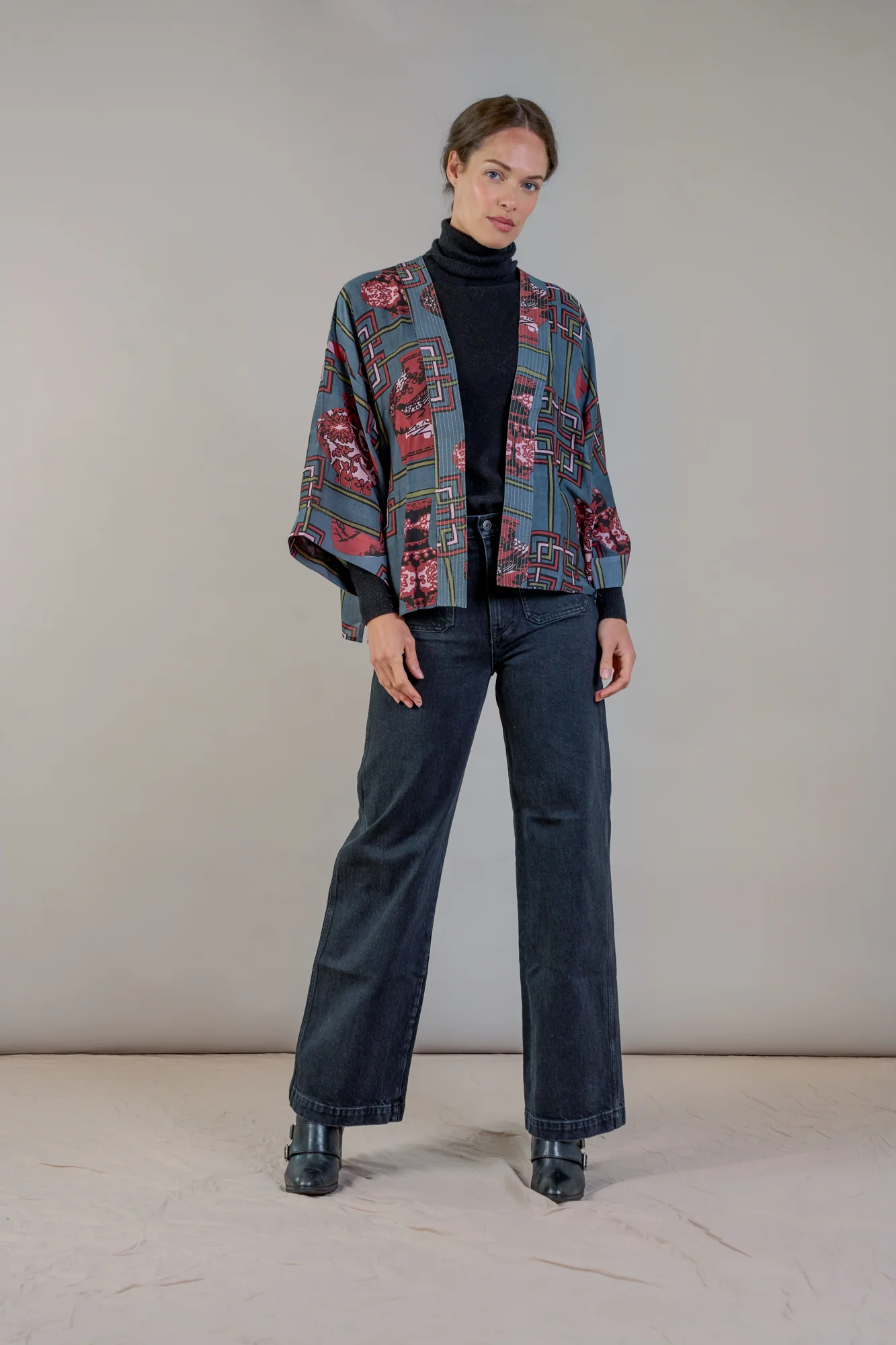 Ginger-Jar-Kimono_4_6074c342-60bf-4f68-a1aa-6b086dfa73a0